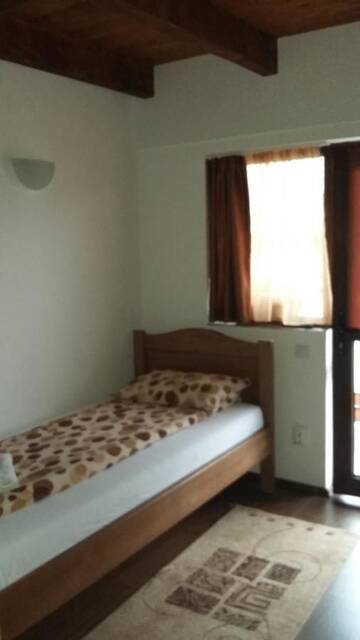 Фото номера Двухместный номер с 2 отдельными кроватями Гостевой дом Pensiunea Casa Szabi г. Luna de Sus 5
