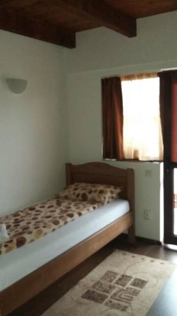 Фото номера Двухместный номер с 2 отдельными кроватями Гостевой дом Pensiunea Casa Szabi г. Luna de Sus 10
